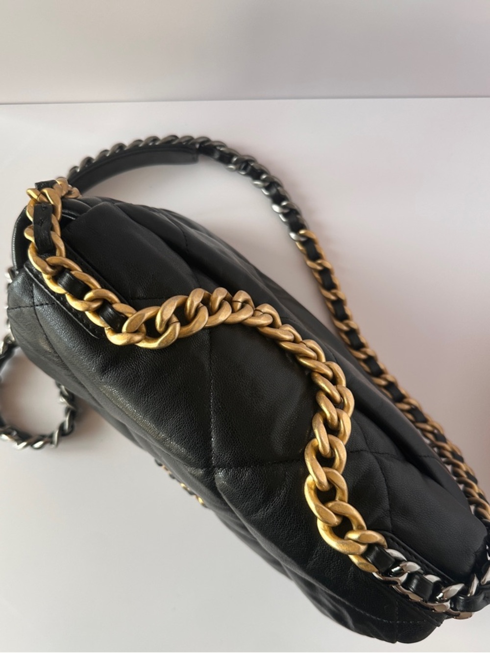 CHANEL 19 Medium Flap Black Goatskin | Excellent | Full Set | Authenticated - Picture 6 of 17